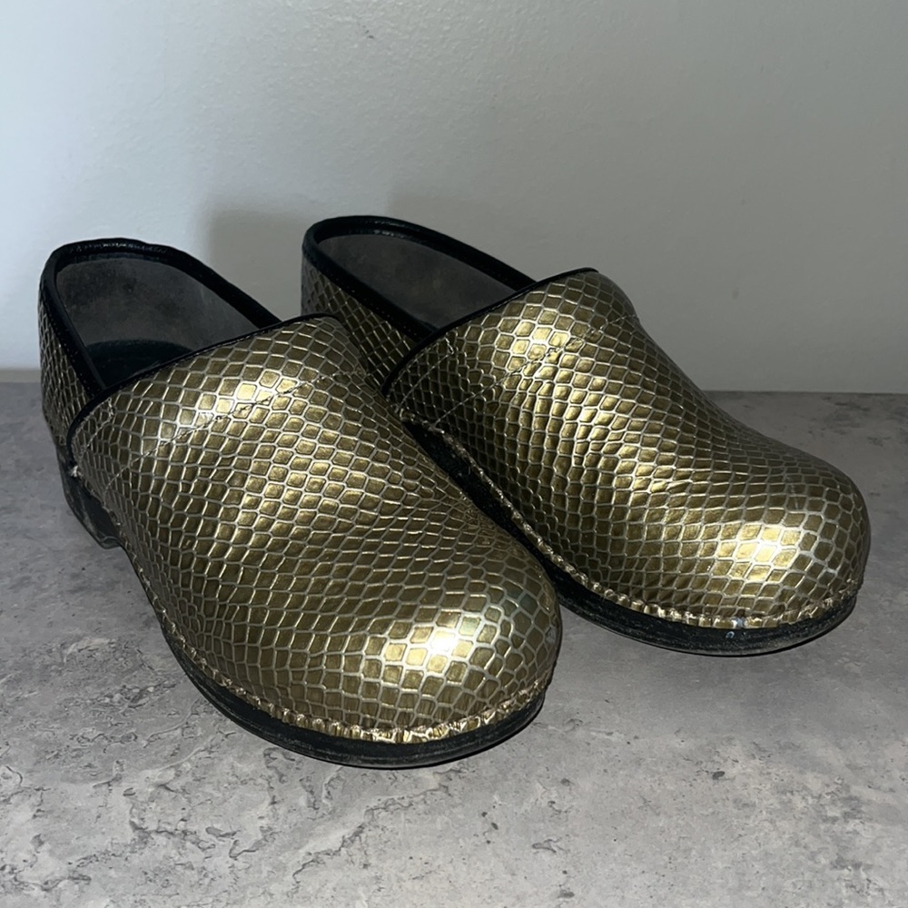 Dansko XP Pro Gold Metallic Snake Skin Clog (Size 38)